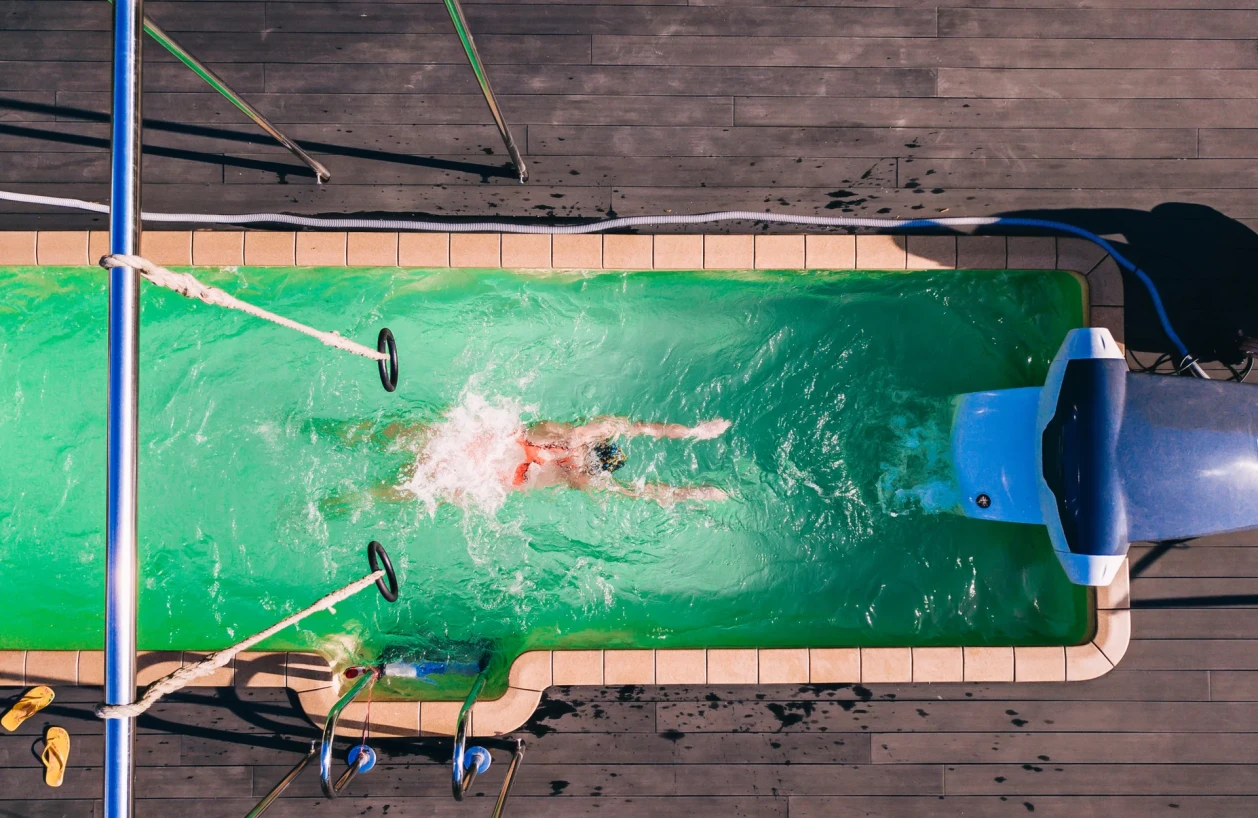 Модель:  SwimTrack 61
Размер:  Длина: 6,18 м. Ширина: 2.12 м. Глубина: 1,35 - 1,72 м. Объем: 17.4 м³